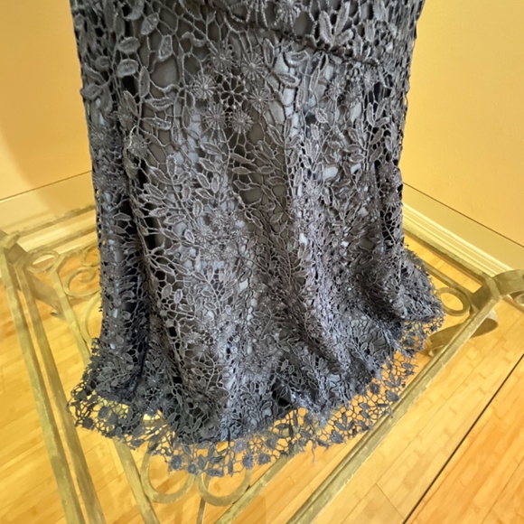 Theia, size 4, navy, maxi lace dress - Picture 4 of 5